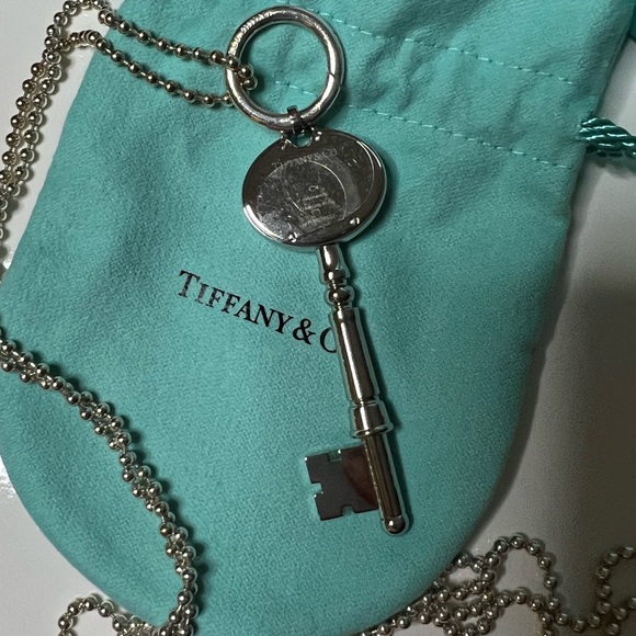 ๐ Host Pick!!! ๐๐ Rare like new Tiffany Key watch  Pendant with Chain - Picture 14 of 15